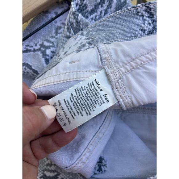 Aritzia Wilfred Free Kelsey Python Print Mini Skirt Size 2 - Picture 8 of 8